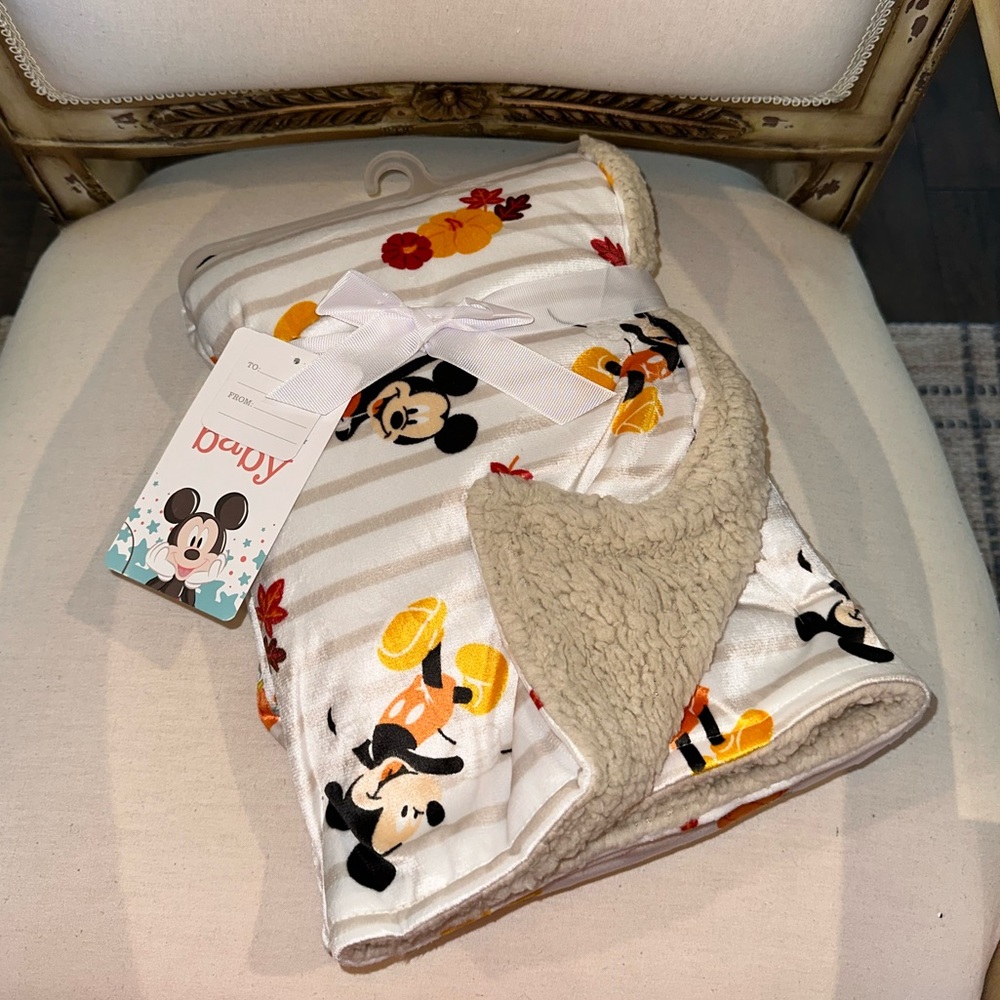 ✨NWT✨ Disney Mickey Mouse Reversible Plush Sherpa Baby Blanket Fall Pumpkins
